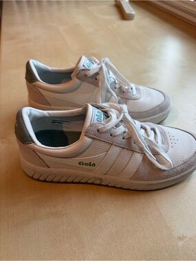 Gola women’s  White & Light Gray Classic Trainer. Size US 8.5